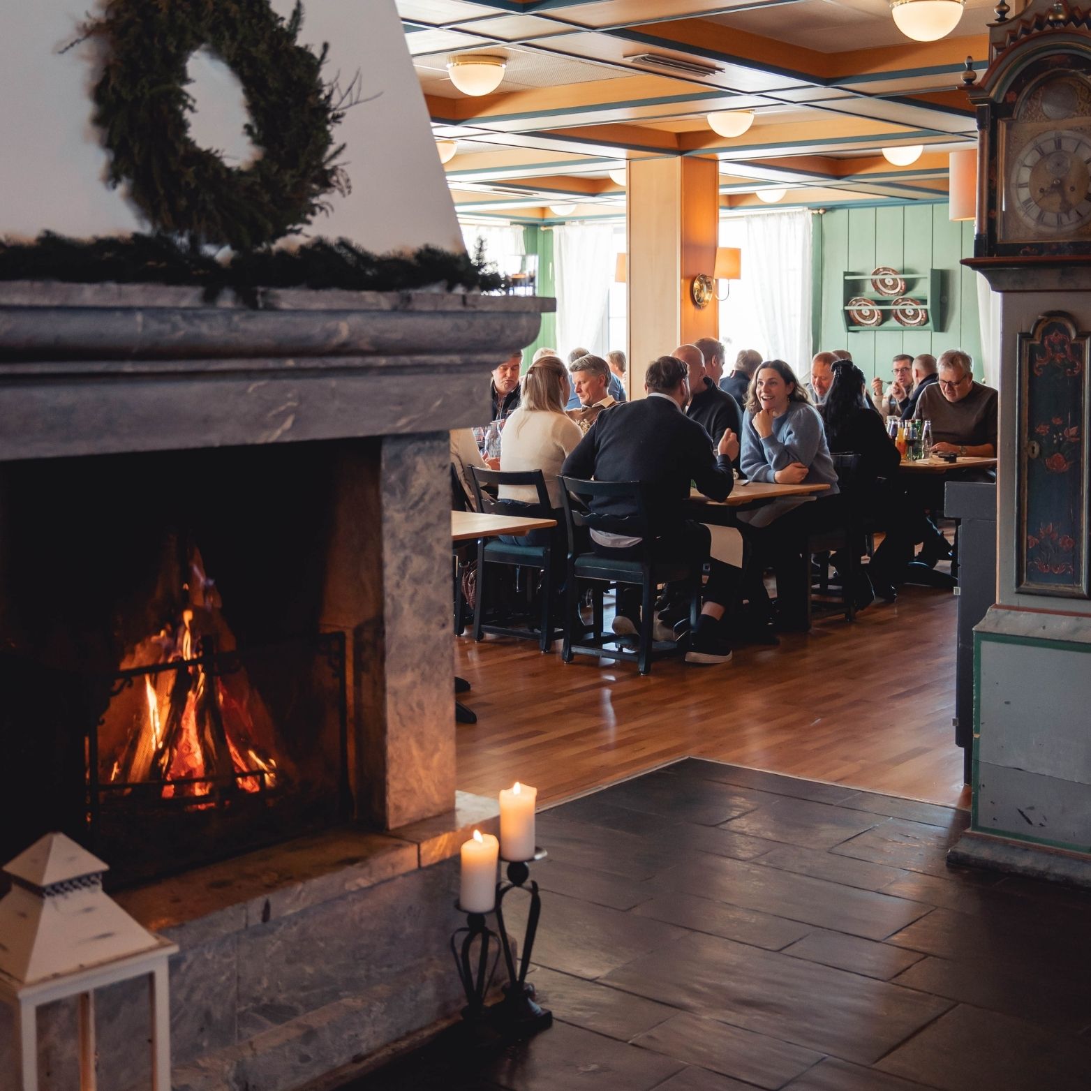 Restaurant en sfeer in het berghotel