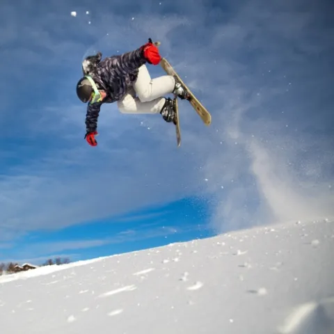 Frikjøring og hopp på ski i urørt natur